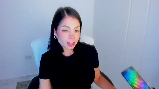 dominique21  online show from 04/14/26, 03:45