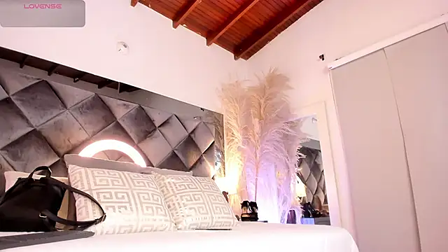 Snapshot of sofhiaa_adaams chatting on 10/21/25, 10:21 sofhiaa adaams online show from 10/21/25, 10:21