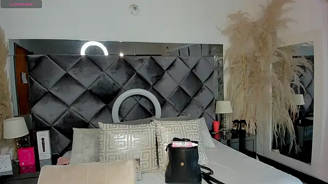 Snapshot of sofhiaa_adaams chatting on 10/27/25, 10:36 sofhiaa adaams online show from 10/27/25, 10:36