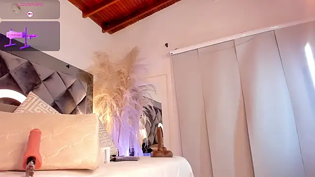 Snapshot of sofhiaa_adaams chatting on 10/28/25, 11:18 sofhiaa adaams online show from 10/28/25, 11:18