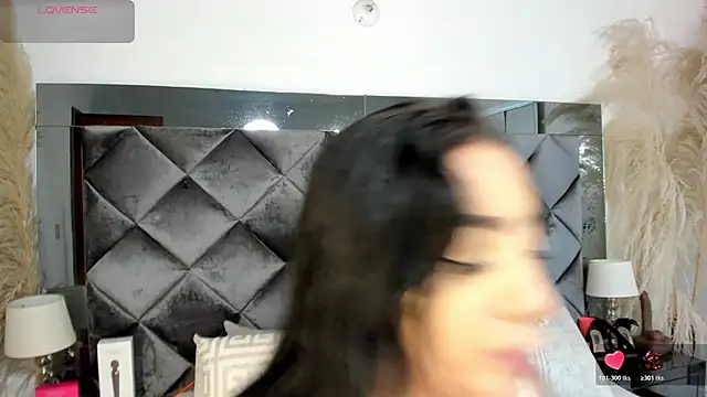 Snapshot of sofhiaa_adaams chatting on 10/29/25, 11:06 sofhiaa adaams online show from 10/29/25, 11:06