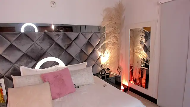 Snapshot of sofhiaa_adaams chatting on 11/07/25, 10:43 sofhiaa adaams online show from 11/07/25, 10:43