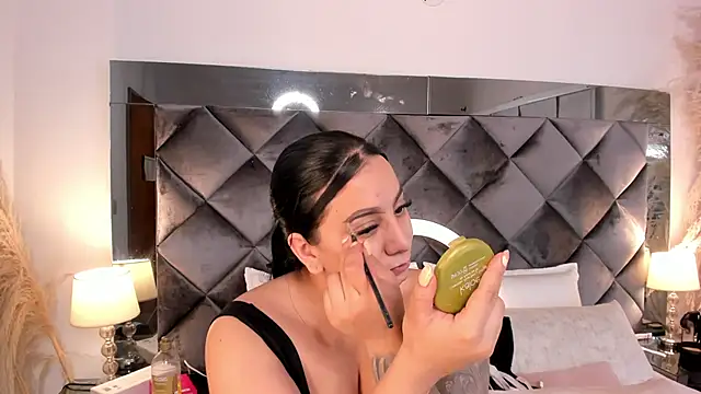 Snapshot of sofhiaa_adaams chatting on 11/12/25, 09:25 sofhiaa adaams online show from 11/12/25, 09:25