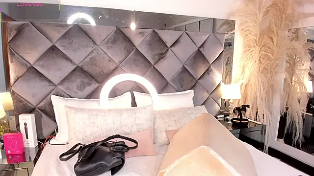 Snapshot of sofhiaa_adaams chatting on 11/14/25, 10:18 sofhiaa adaams online show from 11/14/25, 10:18