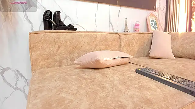 Snapshot of sofhiaa_adaams chatting on 12/14/25, 03:28 sofhiaa adaams online show from 12/14/25, 03:28