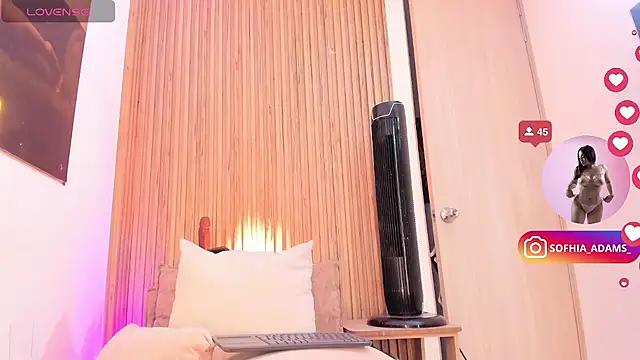 Snapshot of sofhiaa_adaams chatting on 07/25/26, 10:40 sofhiaa adaams online show from 07/25/26, 10:40