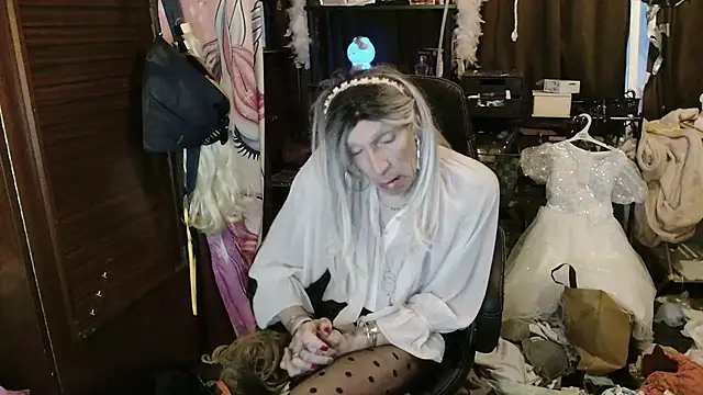 Ombeline1 online show from 11/28/25, 03:47