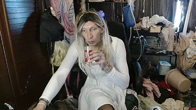 Ombeline1 online show from 12/05/25, 09:18