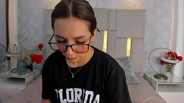 Camilaa Sanchez  online show from 10/31/25, 11:33
