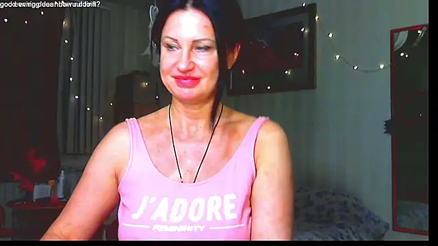 Snapshot of hornymommy69_ chatting on 12/18/24, 08:14 hornymommy69 online show from 12/18/24, 08:14