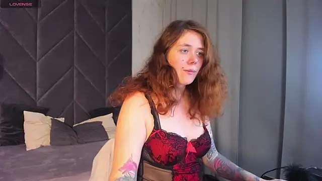 Snapshot of SophiePure chatting on 12/04/24, 01:31 SophiePure online show from 12/04/24, 01:31