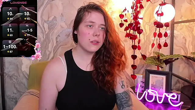 Snapshot of SophiePure chatting on 02/14/25, 02:39 SophiePure online show from 02/14/25, 02:39