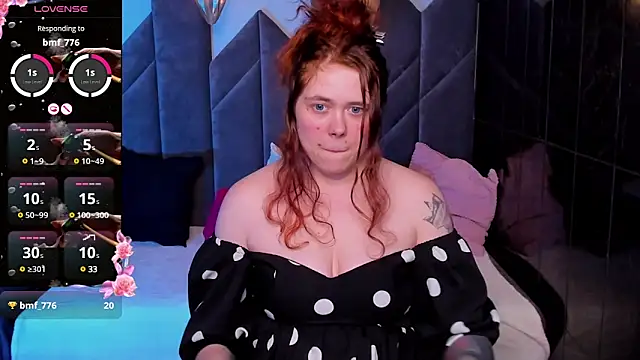 Snapshot of SophiePure chatting on 03/07/25, 11:49 SophiePure online show from 03/07/25, 11:49