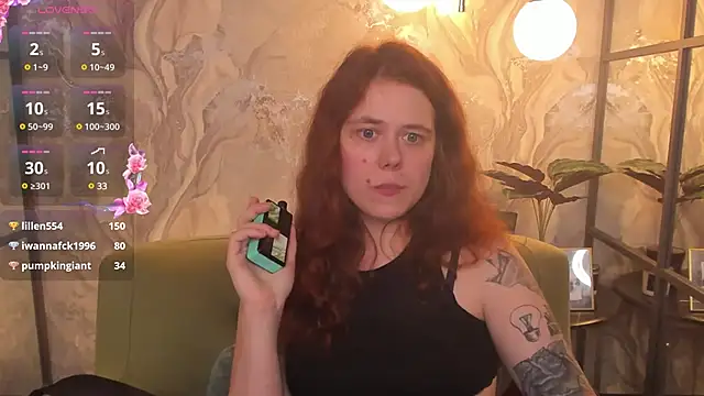 Snapshot of SophiePure chatting on 03/10/25, 02:39 SophiePure online show from 03/10/25, 02:39