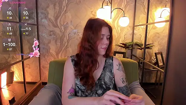 Snapshot of SophiePure chatting on 03/16/25, 08:43 SophiePure online show from 03/16/25, 08:43