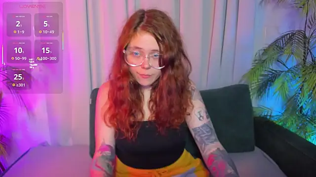 Snapshot of SophiePure chatting on 10/06/25, 09:01 SophiePure online show from 10/06/25, 09:01