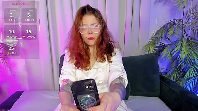 Snapshot of SophiePure chatting on 10/08/25, 08:39 SophiePure online show from 10/08/25, 08:39