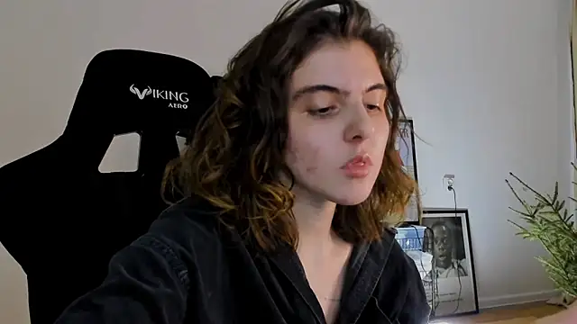 emmamurrr online show from 12/25/24, 08:28