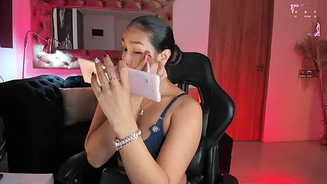 AmelyaMann online show from 04/17/26, 12:52