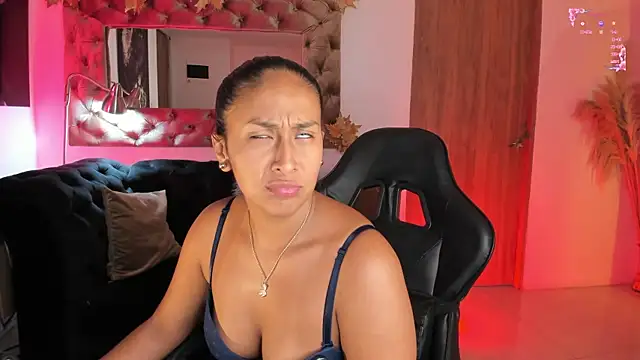 Snapshot of AmelyaMann chatting on 04/30/26, 12:44 AmelyaMann online show from 04/30/26, 12:44