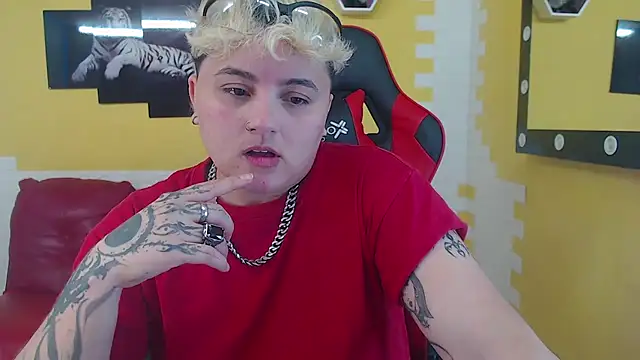 isabeautyx19 online show from 01/13/25, 02:42