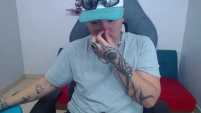 isabeautyx19 online show from 01/30/25, 05:28