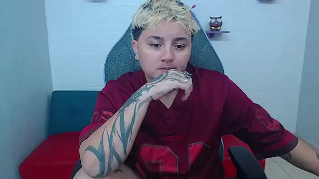 isabeautyx19 online show from 02/14/25, 03:00