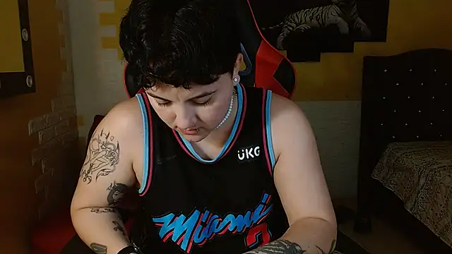 isabeautyx19 online show from 11/19/25, 01:49