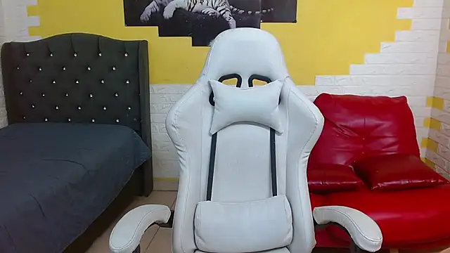 isabeautyx19 online show from 04/10/26, 03:01