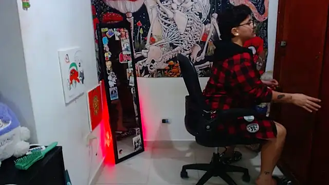 Snapshot of isabeautyx19 chatting on 05/09/26, 02:17 isabeautyx19 online show from 05/09/26, 02:17