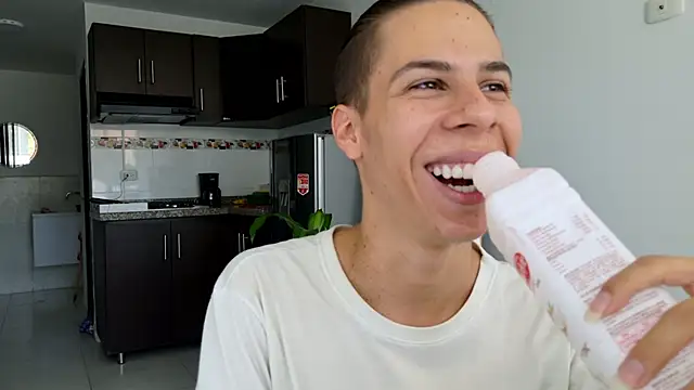 grey   27 online show from 02/19/25, 06:00