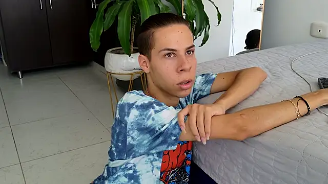 grey   27 online show from 02/28/25, 07:03