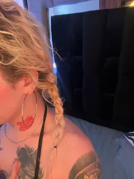 Bonnie vega online show from 10/08/25, 09:12