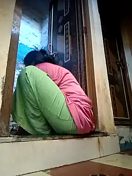 Snapshot of Mamta_Chaterjee chatting on 03/04/25, 06:26 Mamta Chaterjee online show from 03/04/25, 06:26