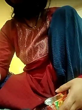 Snapshot of Mamta_Chaterjee chatting on 03/05/25, 02:46 Mamta Chaterjee online show from 03/05/25, 02:46