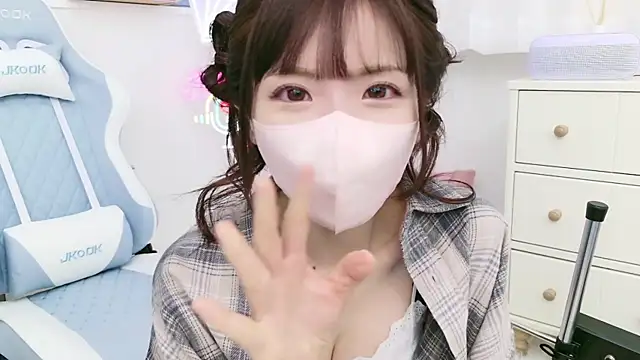 Snapshot of -minami- chatting on 03/22/25, 12:04 -minami- online show from 03/22/25, 12:04