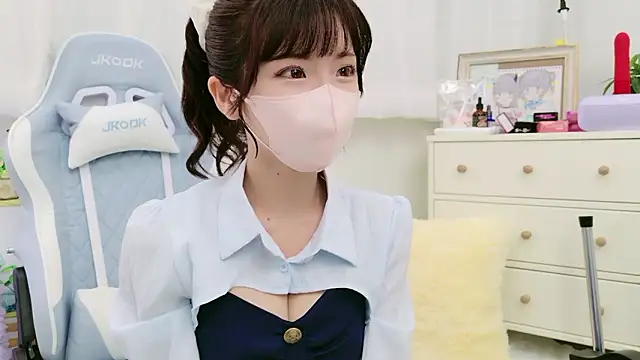 Snapshot of -minami- chatting on 09/27/25, 12:10 -minami- online show from 09/27/25, 12:10