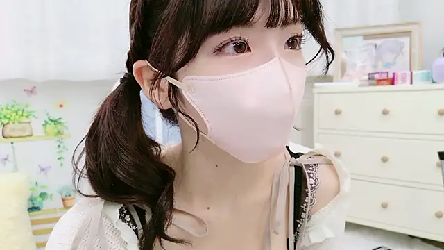 Snapshot of -minami- chatting on 10/07/25, 12:02 -minami- online show from 10/07/25, 12:02