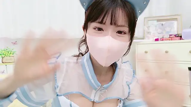 Snapshot of -minami- chatting on 10/13/25, 12:16 -minami- online show from 10/13/25, 12:16