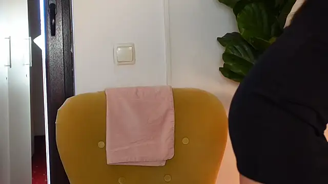 NinaCrystal1 online show from 04/10/26, 07:46