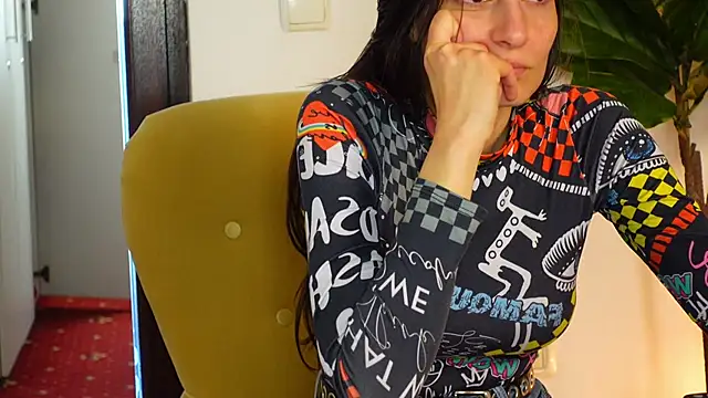 NinaCrystal1 online show from 04/23/26, 05:52