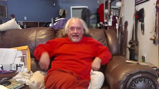 Snapshot of PincheDave4u chatting on 12/12/24, 07:59 PincheDave4u online show from 12/12/24, 07:59