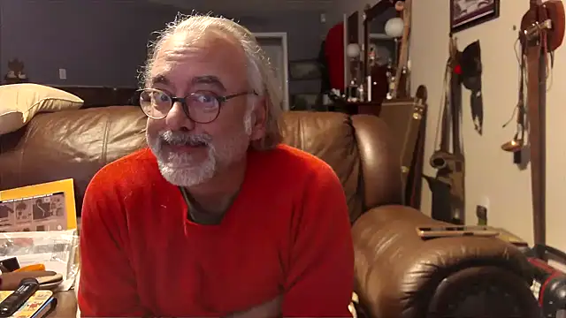 Snapshot of PincheDave4u chatting on 12/26/24, 04:58 PincheDave4u online show from 12/26/24, 04:58