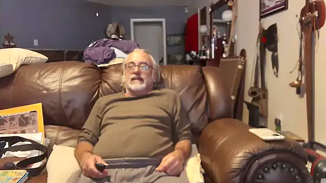 Snapshot of PincheDave4u chatting on 12/26/24, 08:00 PincheDave4u online show from 12/26/24, 08:00