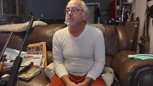 Snapshot of PincheDave4u chatting on 01/02/25, 10:33 PincheDave4u online show from 01/02/25, 10:33