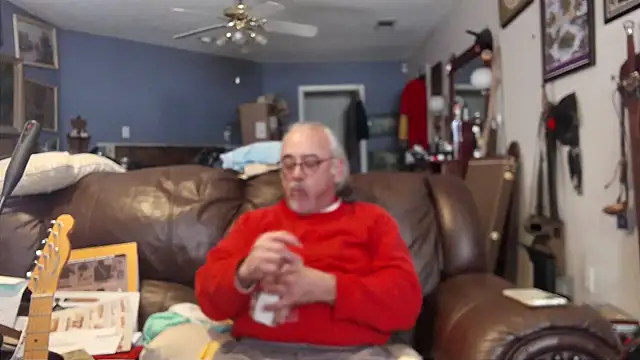 Snapshot of PincheDave4u chatting on 01/17/25, 08:22 PincheDave4u online show from 01/17/25, 08:22