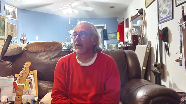 Snapshot of PincheDave4u chatting on 01/18/25, 10:49 PincheDave4u online show from 01/18/25, 10:49