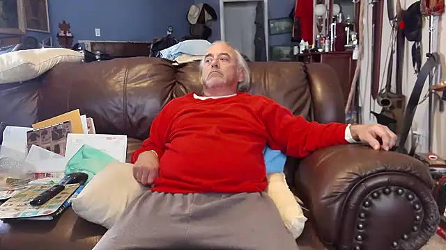 Snapshot of PincheDave4u chatting on 02/05/25, 08:57 PincheDave4u online show from 02/05/25, 08:57