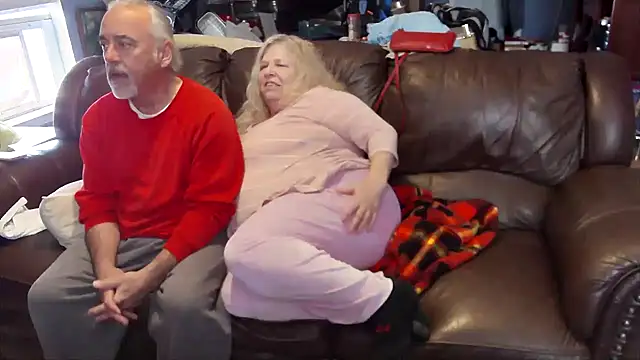 Snapshot of PincheDave4u chatting on 02/15/25, 07:17 PincheDave4u online show from 02/15/25, 07:17