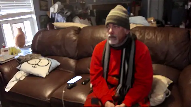 Snapshot of PincheDave4u chatting on 02/18/25, 10:47 PincheDave4u online show from 02/18/25, 10:47